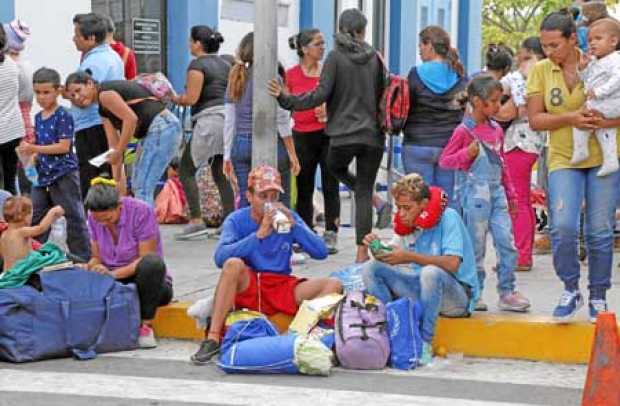 Foto | Efe | LA PATRIA Venezuela vive una grave crisis económica e inestabilidad política desde el 10 de enero, cuando Maduro vo