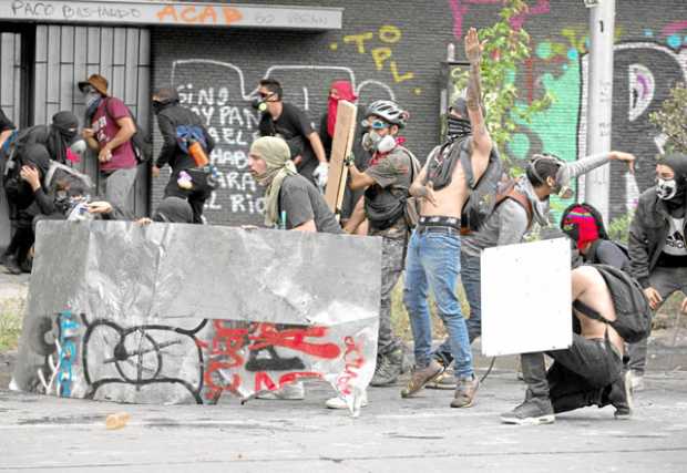 En Santiago de Chile continúan las protestas en contra del Gobierno. Demandan mejoras sociales. 