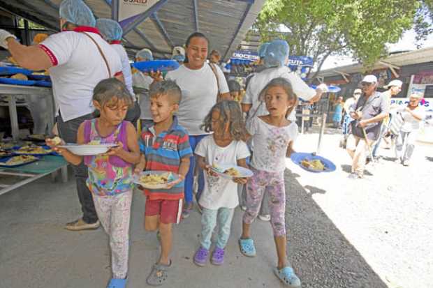 Algunos padres venezolanos no ingresan a sus hijos al sistema educativo porque les representa más gastos que no pueden asumir. 