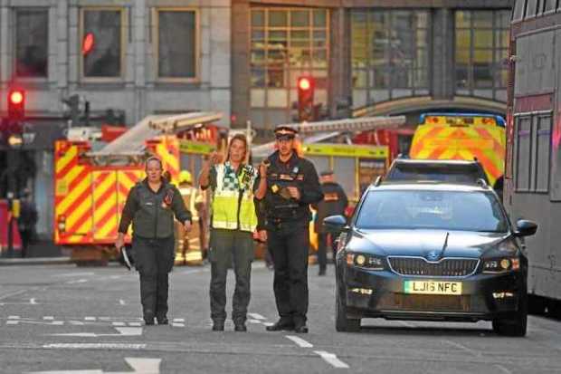 La Policía mató al sospechoso del ataque terrorista en el puente de Londres. El sospechoso portaba un artefacto adosado al cuerp