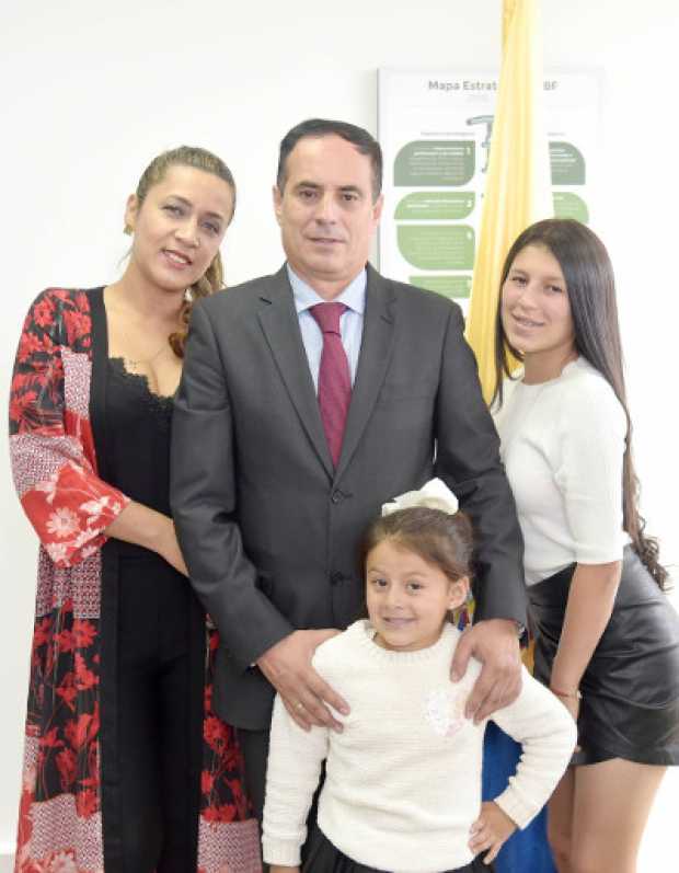 Luis Eduardo Céspedes y familia