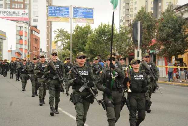 La Policía celebró ayer sus 128 años con un desfile en Manizales