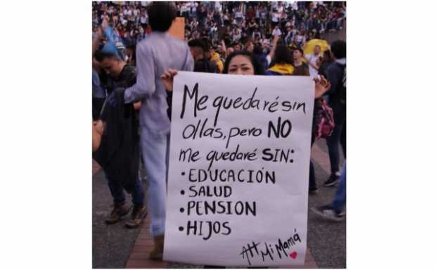 Los universitarios se movilizaron ayer hasta la Plaza de Bolívar de Manizales para hacer una asamblea popular sobre los motivos 