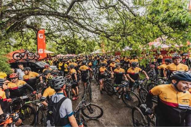 Cerca de 1.200 ciclistas llegaron a Calarcá para correr la Ride Manzur – Pedaleando con Goga 2.0