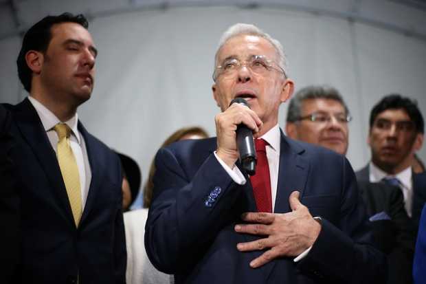 Mi extrema derecha, la defensa de Álvaro Uribe contra sus detractores 