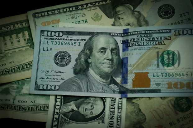 Precio del dólar llegó a $3.521, su valor más alto en la historia