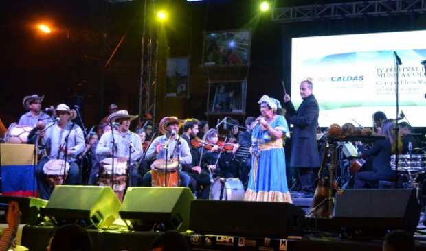 Cumbia, sinfónica, baile y Totó La Momposina en Villamaría 