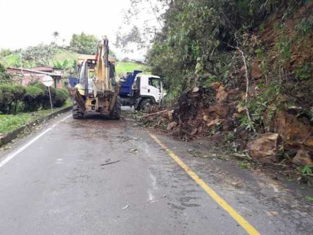 Así se encontraba ayer la vía Manizales-Neira. 