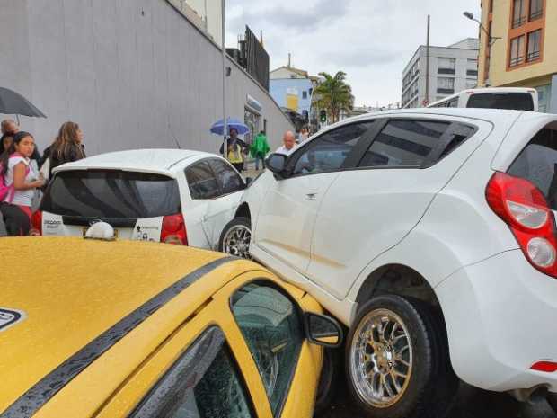 Colisionaron dos carros por Confa de la 50