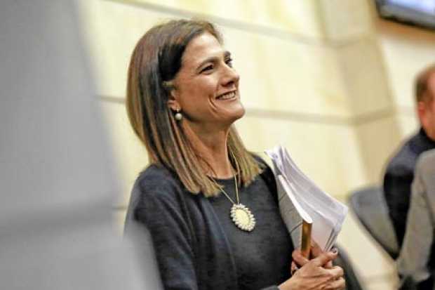 Ángela María Orozco, ministra de Transporte, tercera en el gabinete del presidente Duque en salir avante de una moción de censur