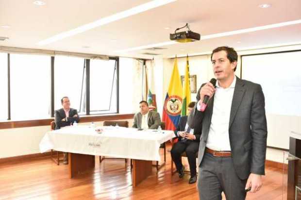 Viceministro de Agua, José Luis Acero, socializó proyecto Saneamiento de Vertimientos. Lo acompañaron el gerente de Aguas de Man