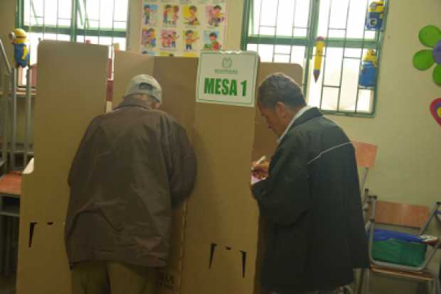 Las urnas se abrirán mañana a las 8:00 de la mañana.