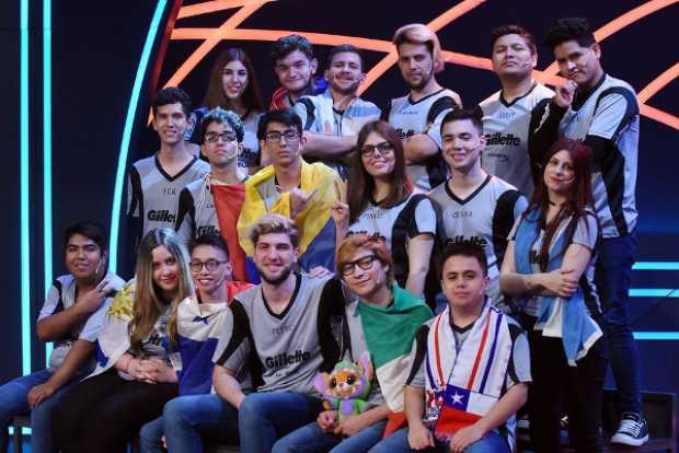 Jóvenes de todo el continente participan en un reality. El ganador llegará a uno de los mejores equipos de Latinoamérica.