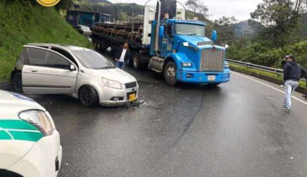 Autoridades atienden colisión sobre la vía Manizales-Bogotá 