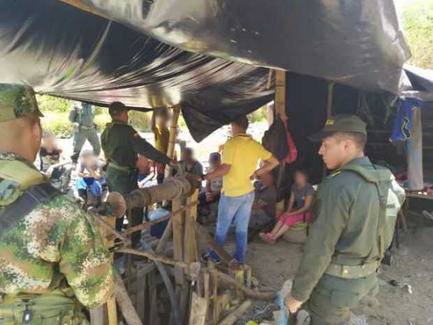 Policía y Ejército llegaron hasta la mina, al borde del río Supía, que afectaba su cauce.