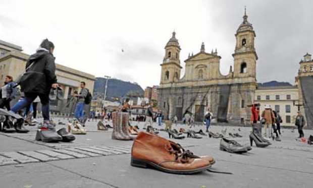 Con este montaje, los ciudadanos venezolanos invitaron a los asistentes a "ponerse en sus zapatos" y pidieron ser acogidos.