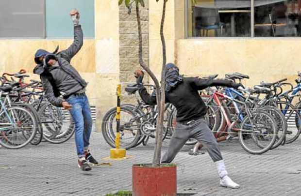 Foto | Colprensa | LA PATRIA  Los enfrentamientos entre la Carrera 7 con 45 y en la Carrera 11 con Calle 72, en inmediaciones de