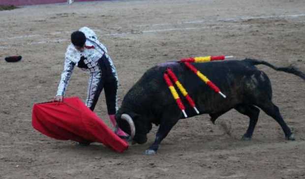 Juan de Castilla torea en España