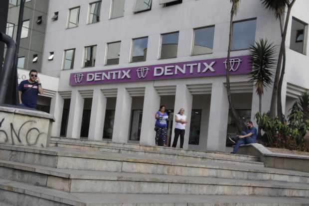 Le reclama a Dentix en Manizales por incumplir tratamientos