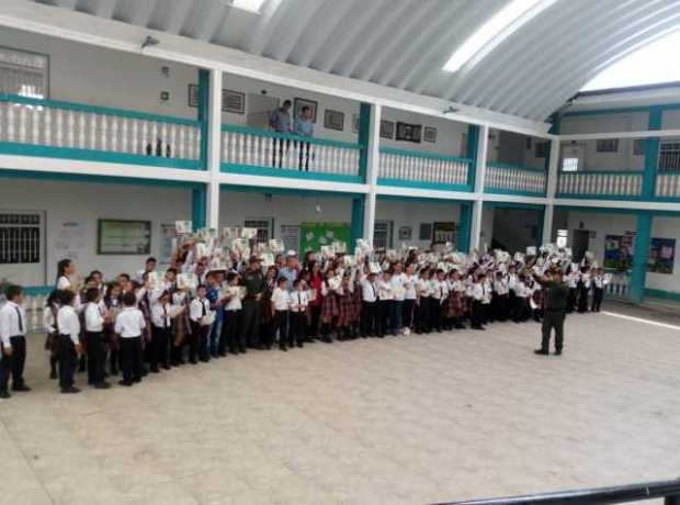 Con los diplomas, tras el acto de clausura.