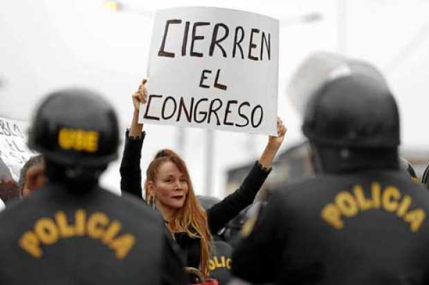 Las manifestaciones y el apoyo a la medida se replicaron a lo largo y ancho del país, donde también brillaron por su ausencia la