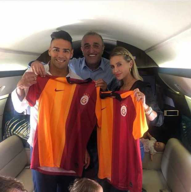 Radamel Falcao firma con Galatasaray