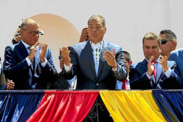 Foto | EFE |LA PATRIA  Rafael Correa quedó inhabilitado políticamente por 25 años.