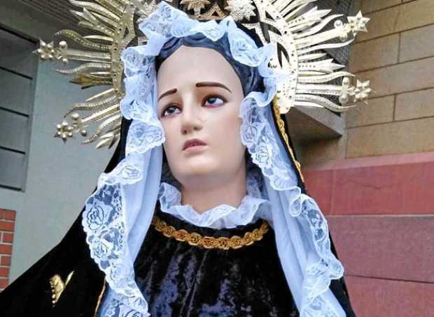 La imagen de la Virgen de la Dolorosa recorrió las calles de Pácora el Viernes Santo por la noche.