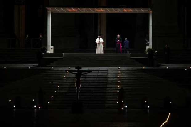 El Papa Francisco durante el viacrucis. 