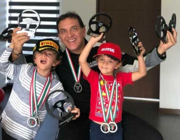 Además de entrenar, Julián Jaramillo aprovecha el tiempo en su casa para disfrutar con sus dos hijos, su motor para las carreras