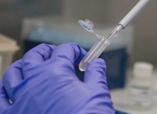 Primer lote de 47.500 pruebas rápidas para covid-19 llegó a Colombia