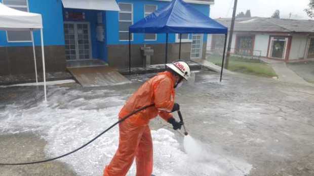 Bomberos Aguadas apoya vigilancia y fumigación Bomberos Aguadas apoya vigilancia y fumigación