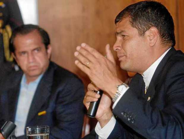 Rafael Correa deberá inscribirse ante la autoridad electoral y está por ver si puede hacerlo de forma no presencial. En principi