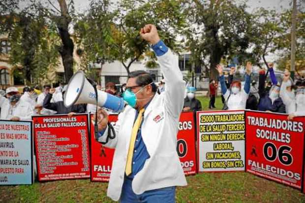 Foto | EFE | LA PATRIA Los médicos peruanos claman mejoras. Foto | EFE | LA PATRIA Los médicos peruanos claman mejoras.