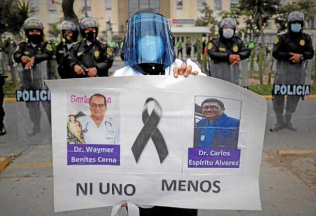 Perú, el país del mundo con más muertos per cápita a causa de la covid-19, vio cómo su personal sanitario se declaró en huelga p