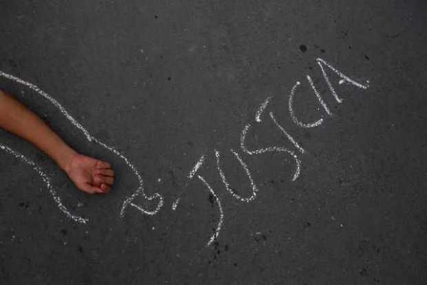 El 11 de agosto se realizó una protesta en Cali para pedir justicia en el caso del asesinato de cinco jóvenes en Llano Verde. El 11 de agosto se realizó una protesta en Cali para pedir justicia en el caso del asesinato de cinco jóvenes en Llano Verde.