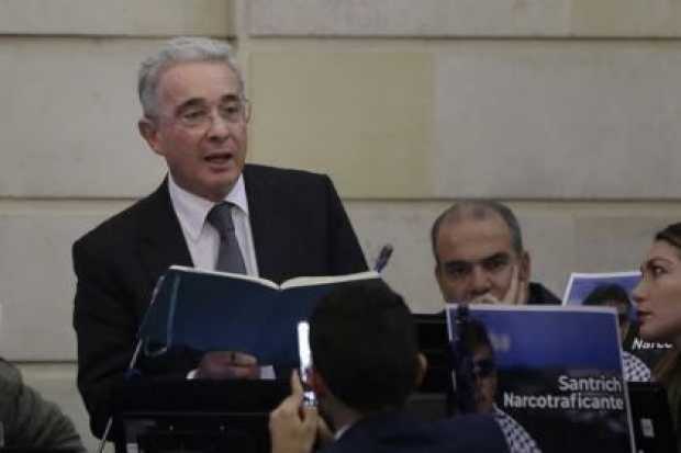  Álvaro Uribe 