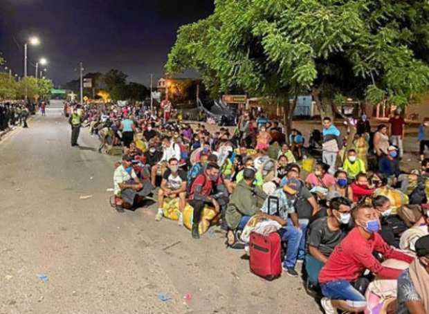 Colombia dice que Venezuela restringirá paso de retornados por la frontera