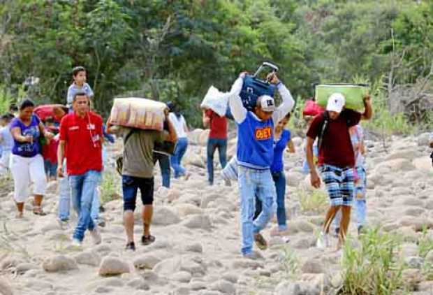 Embajador de Guaidó confía en que Colombia vacune a migrantes venezolanos Embajador de Guaidó confía en que Colombia vacune a migrantes venezolanos