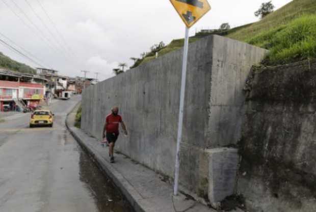 Así quedó el muro de contención en el barrio Comuneros.