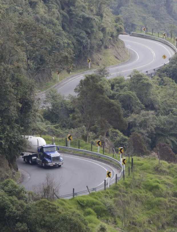 Invías e Inficaldas firman convenio para realizar estudios y diseños de la vía Manizales-Mariquita 