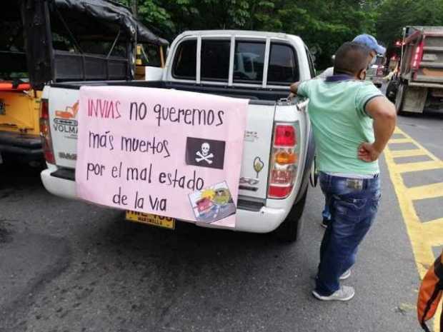 En Puerto Triunfo protestan por mal estado de la vía Medellín-Bogotá