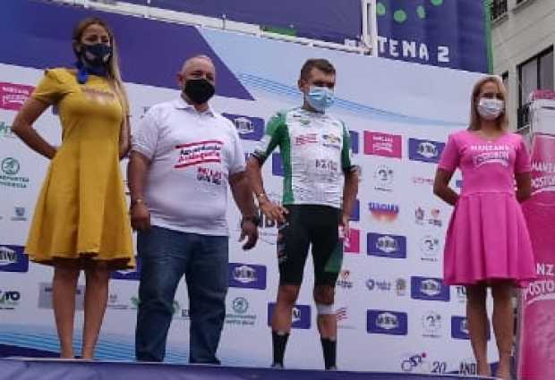 Dídier Chaparro recibió la camiseta de la excelencia Dídier Chaparro recibió la camiseta de la excelencia