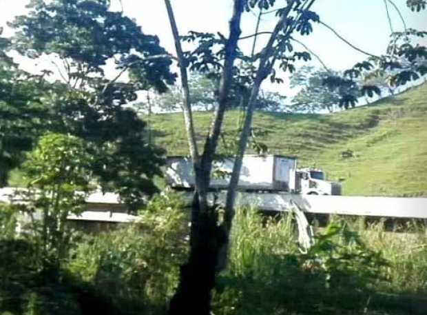 Chocaron moto y tractocamión: un muerto Chocaron moto y tractocamión: un muerto