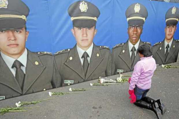 Homenaje a los policías que perdieron la vida en el atentado del 17 enero del 2019 en la Escuela de Cadetes de Policía General F