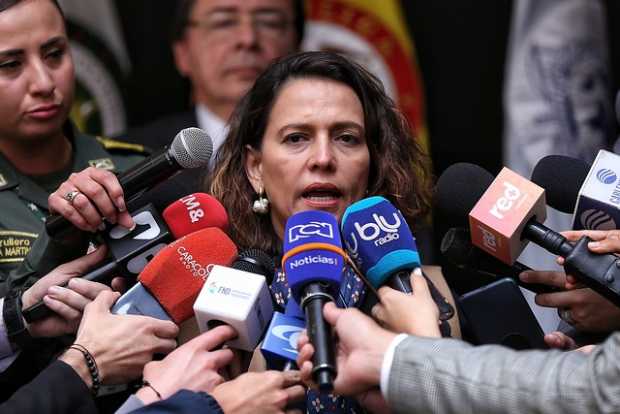 "Acuerdo de paz con las Farc es semifallido": ministra del Interior 