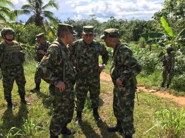 El comandante del Ejército, general Eduardo Zapateiro, sobrevoló ayer Bojayá con el fin de revisar la situación de orden público