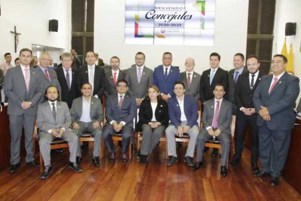 Concejales de Manizales. De pie Diego Tabares, Gonzalo Valencia, Martín Sierra, Julián Osorio, Hernando Marín, Andrés Sierra, Hé