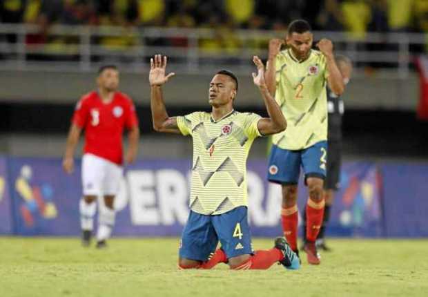Foto | Colprensa | LA PATRIA Colombia sufrió y su defensa respondió ante el ataque chileno.