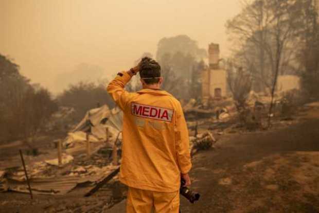  Australia incrementa evacuaciones por incendios en los que han muerto 17 personas  